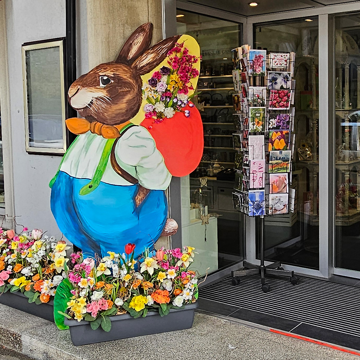 Ladenlokal-aussen-Osterhase